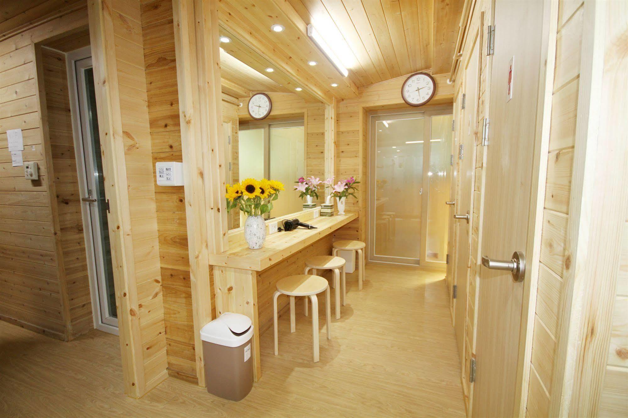 Cheongdam Ladies Guesthouse In Seul Esterno foto